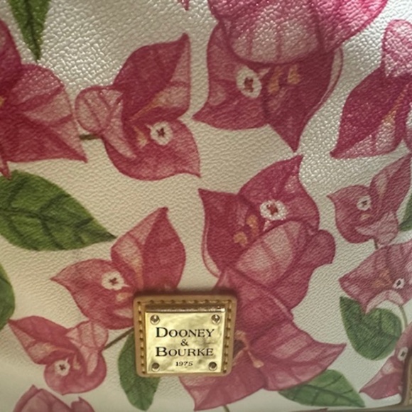 Dooney and Bourke BRAND NEW/RARE FLORAL FUSCHIA Pattern Crossbody Bag! - Picture 6 of 16